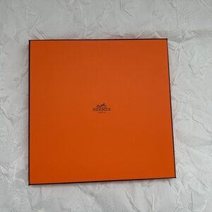 Hermès Orange 90 Scarf Gift Box Mint